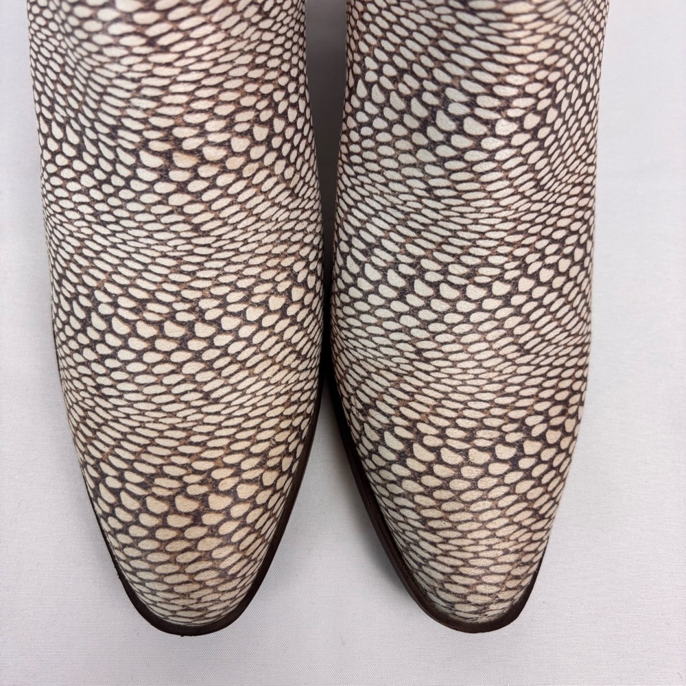 The Limited Kiki Chelsea Boots Vegan Snakeskin Heeled Ankle Booties Tan Size 7.5 - Picture 6 of 16